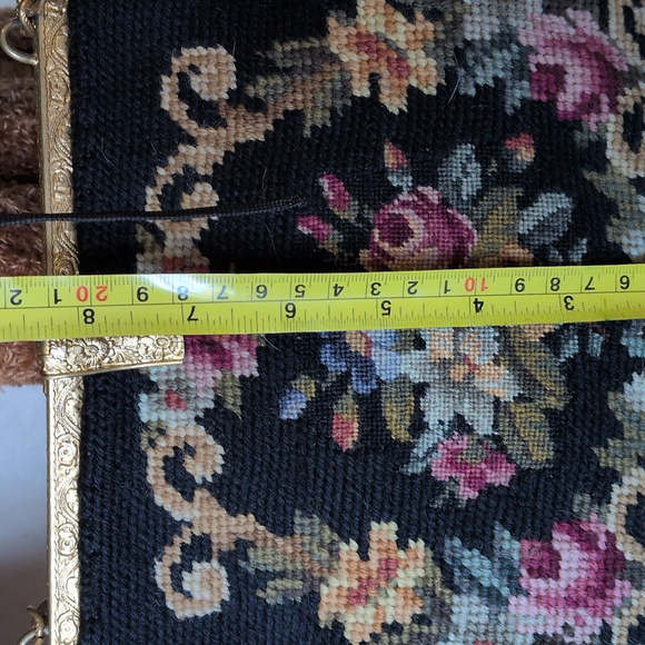 Hand worked vintage needlepoint bag. - Picture 13 of 14